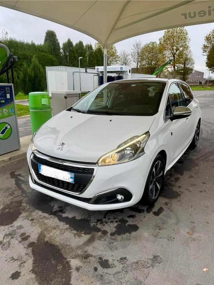 PEUGEOT 208 1.5L BLUE HDI 100 CV TECH EDITION 